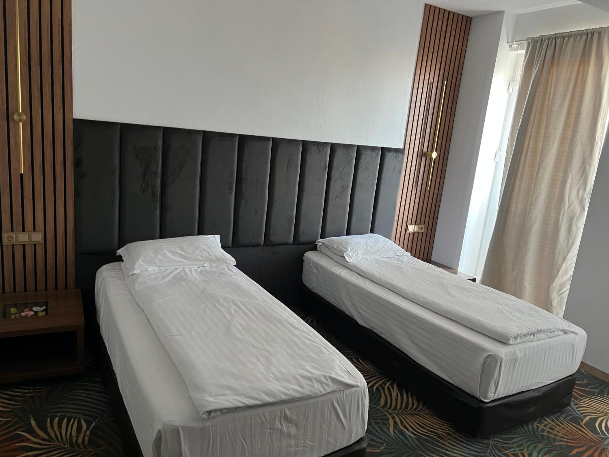 Hotel Sydney Craiova Exterior foto